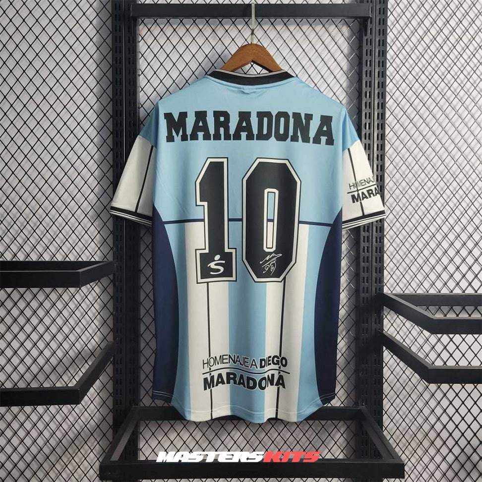 MAILLOT RETRO VINTAGE ARGENTINE MARADONA 2001 1 - Des stands aux rues : parcourir les achats de maillots de clubs de football à travers la France
