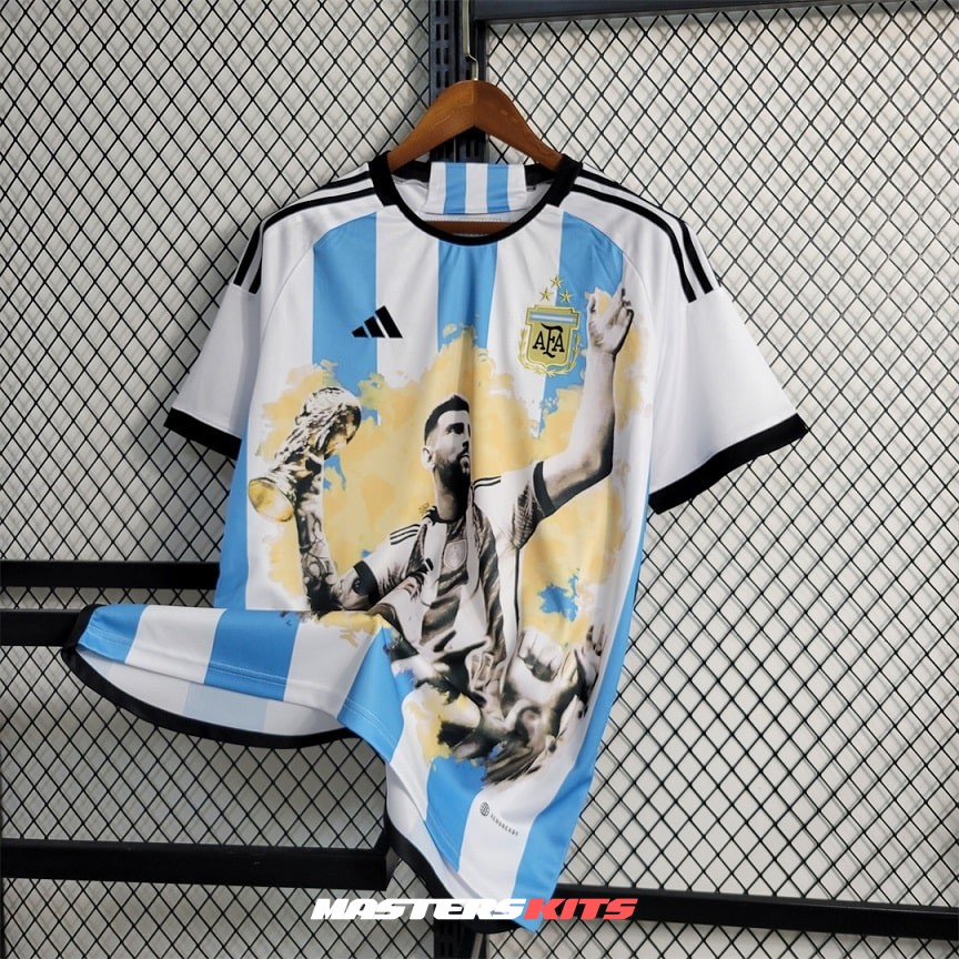 https://masterkits.co/wp-content/uploads/2023/07/MAILLOT-ARGENTINE-3-ETOILES-EDITION-SPECIALE-MESSI-2.jpg
