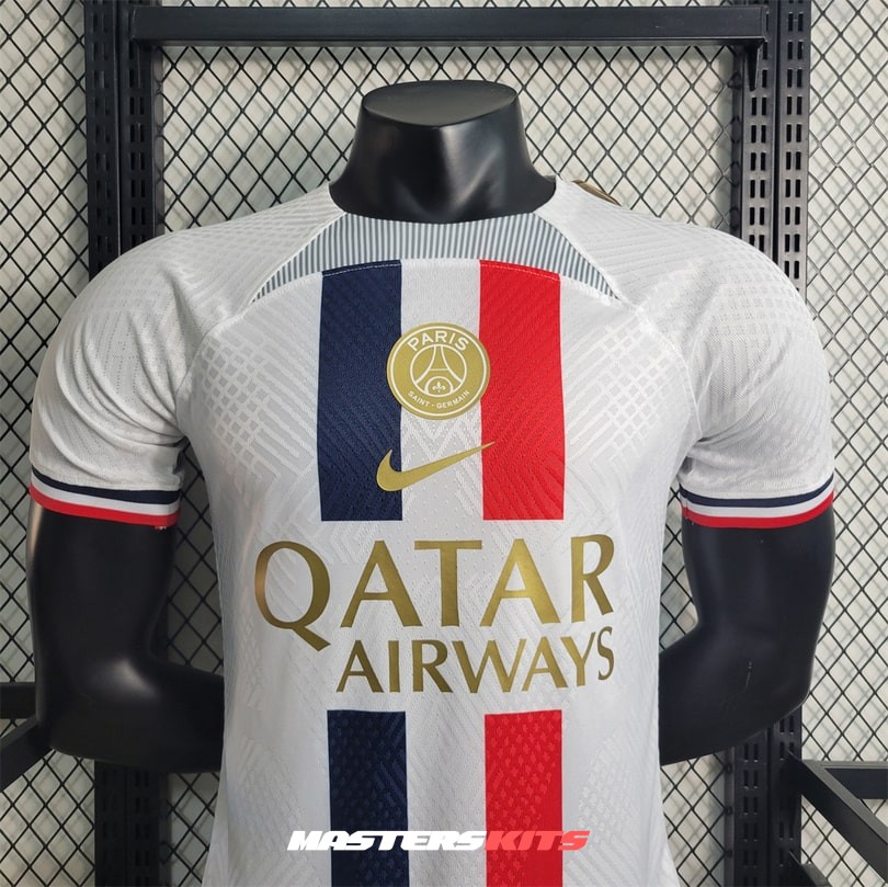 Club : Le maillot extérieur 2023/2024 du PSG officiellement lancé